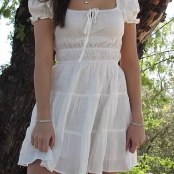 White short sleeve peasant style dress - Picture 2 of 9
